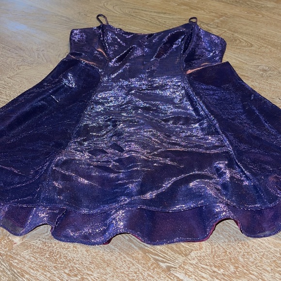 Vintage shiny 80s 90s stepping out dress - Picture 4 of 8